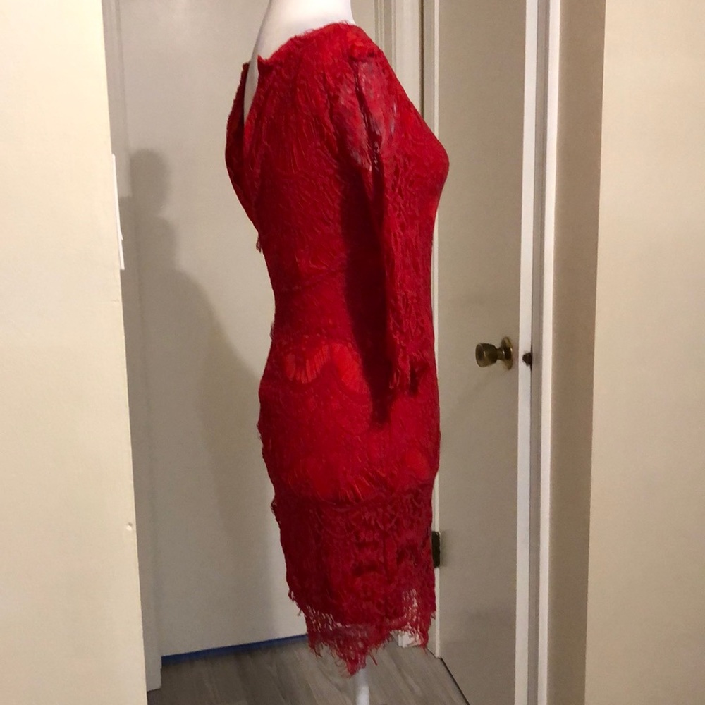All over lace red knee length - Picture 5 of 9